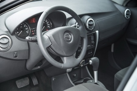 Nhàn nhạt Nissan Almera - 12 Nút bấm sưởi ghế